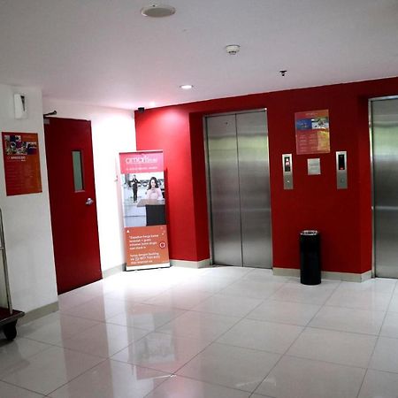 Amaris Hotel Dr. Susilo Grogol Jakarta Buitenkant foto