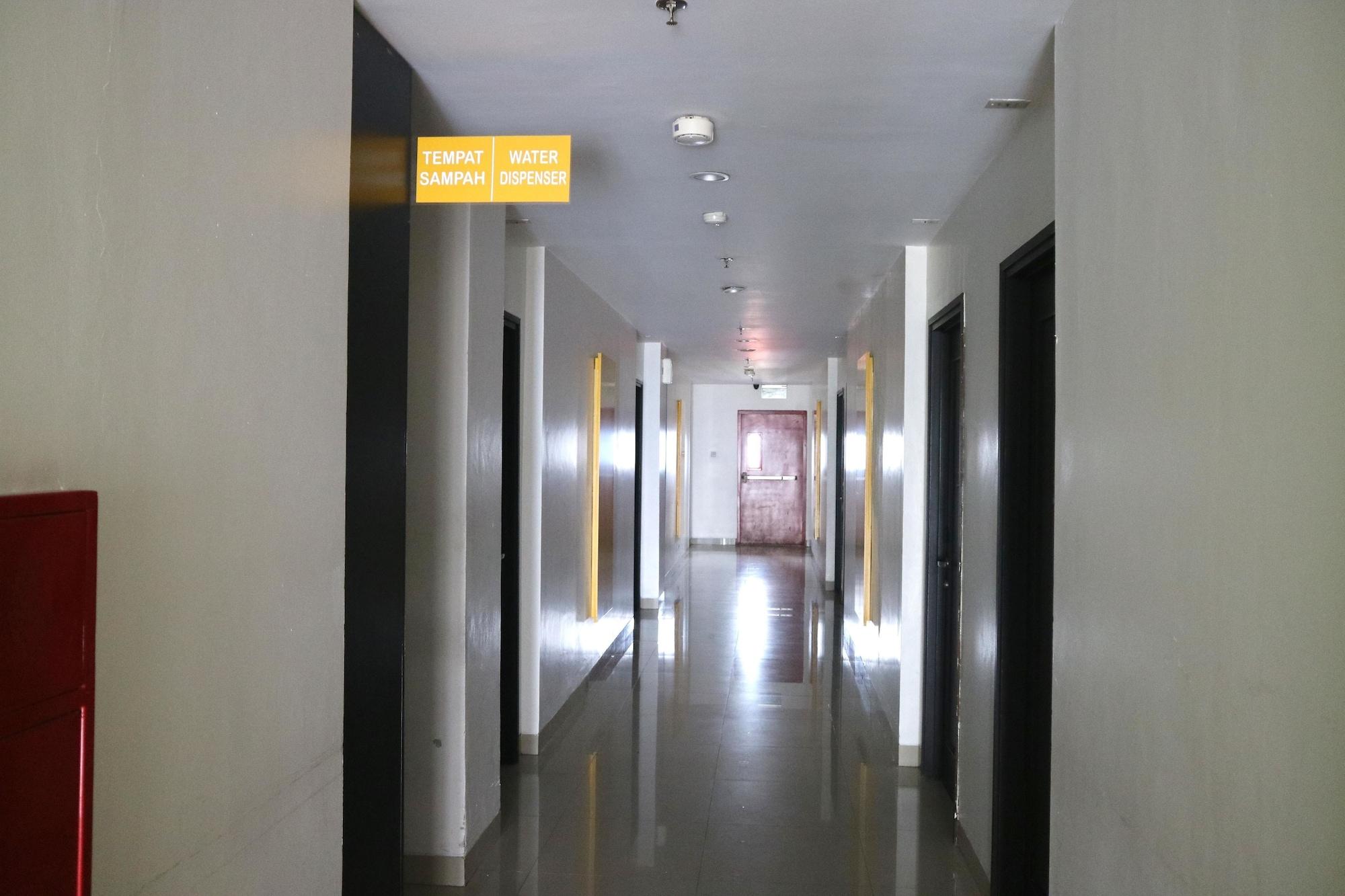 Amaris Hotel Dr. Susilo Grogol Jakarta Buitenkant foto
