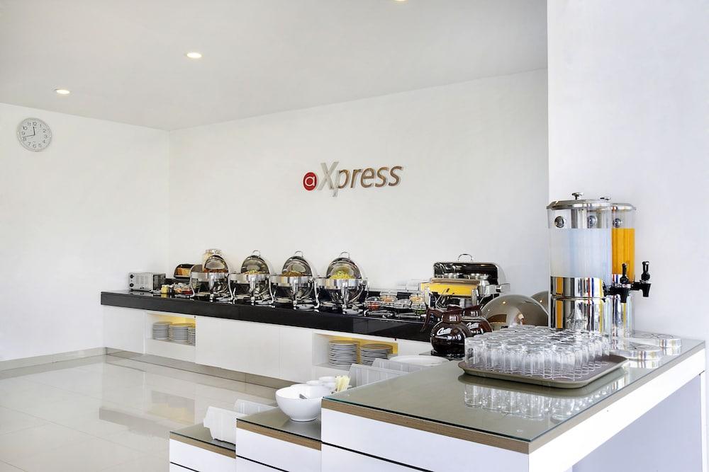 Amaris Hotel Dr. Susilo Grogol Jakarta Buitenkant foto