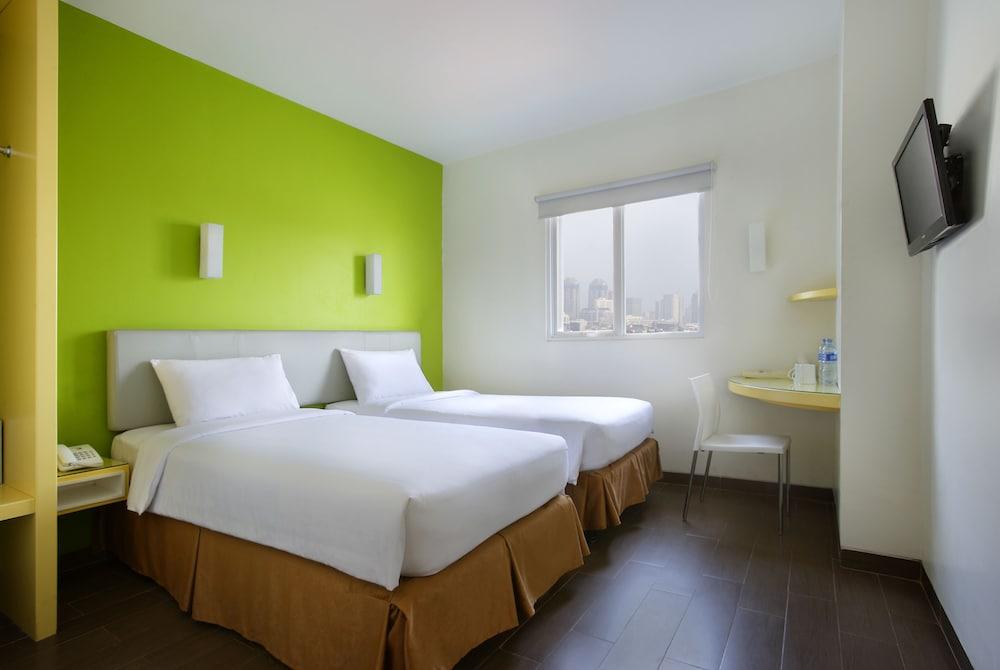 Amaris Hotel Dr. Susilo Grogol Jakarta Buitenkant foto