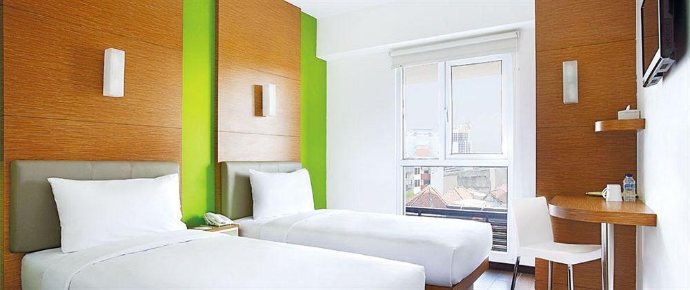 Amaris Hotel Dr. Susilo Grogol Jakarta Buitenkant foto